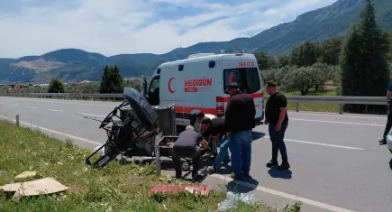 Manisa’da tır ile elektrikli motosiklet çarpıştı: Aynı aileden 1 ölü, 4 yaralı