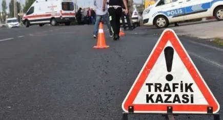 Ödemiş’te iki otomobil çarpıştı: 2’si çocuk 8 yaralı