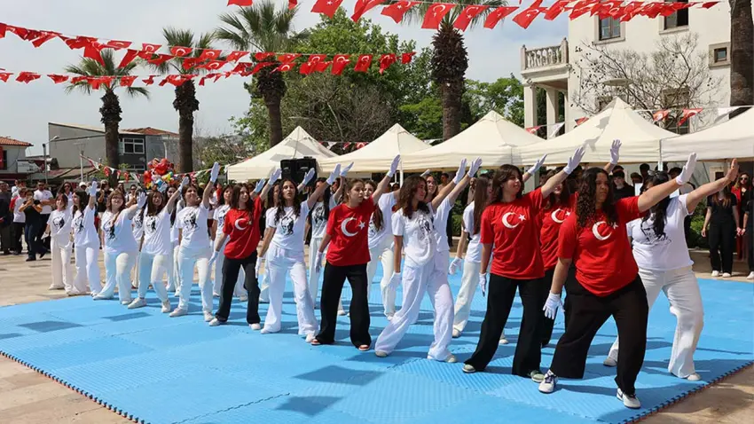 Urla’da 19 Mayıs Bayramı büyük coşkuyla kutlandı haberinin görseli
