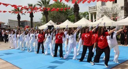 Urla’da 19 Mayıs Bayramı büyük coşkuyla kutlandı