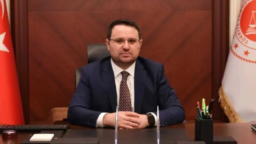  Bakan Gürlek: 15-18 yaş arası çocuklara yetişkinlerle aynı oranda ceza düzenlemesi yapıldı haberinin görseli