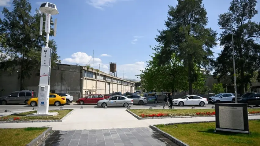 Bornova parklarında hibrit enerji dönemi haberinin görseli