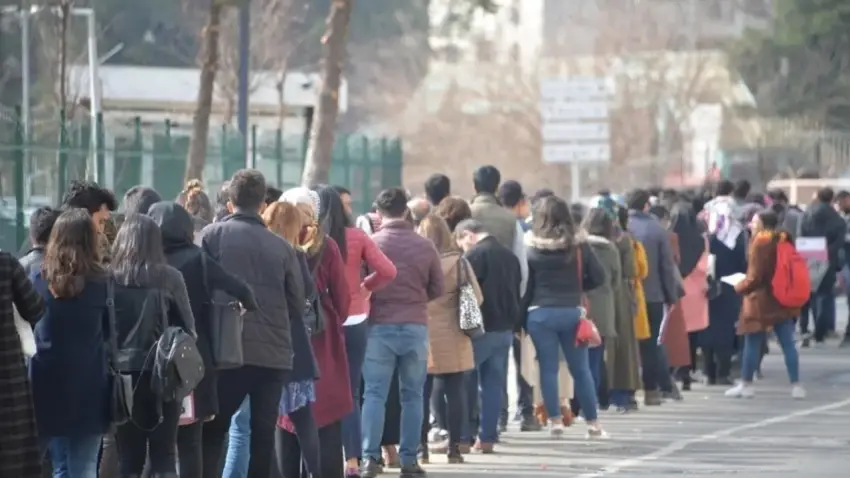 Eğitim-İş’ten bir rapor daha: İşsizlik, yoksulluk, güvencesizlik kıskacında gençler haberinin görseli