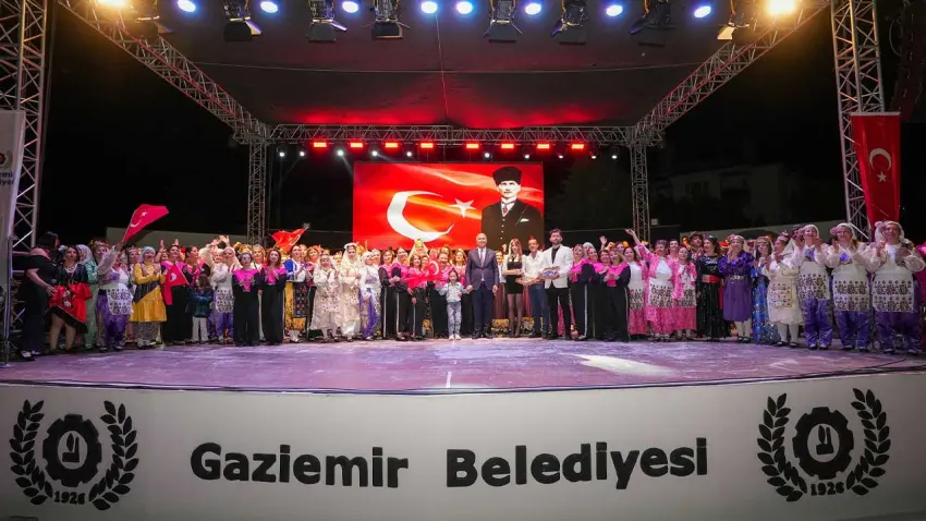 Gaziemir’de 19 Mayıs coşkusu kortej ve halk danslarıyla kutlandı haberinin görseli