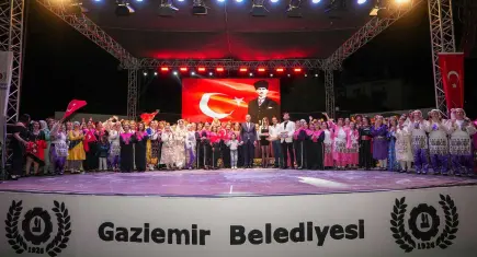 Gaziemir’de 19 Mayıs coşkusu kortej ve halk danslarıyla kutlandı