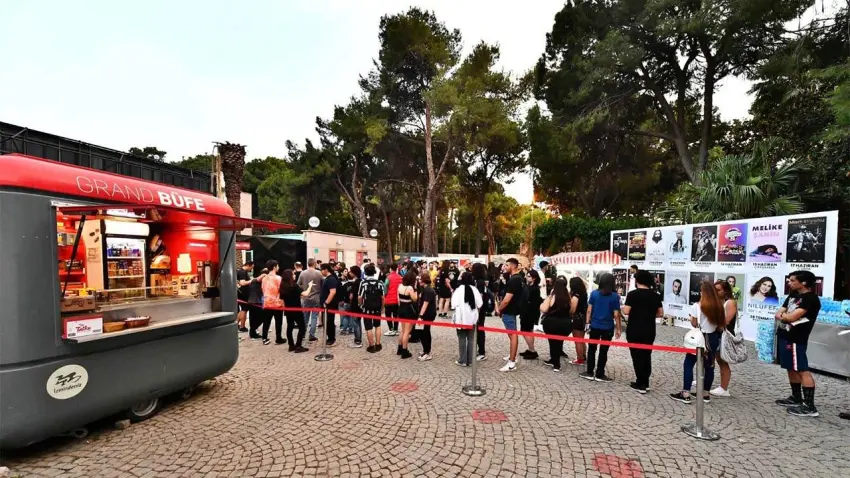 İzmir’de gençlere kültür sanat desteği: Genç Bilet dönemi başlıyor haberinin görseli