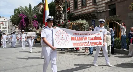 İzmir’de mesleki eğitime dikkat çeken yürüyüş