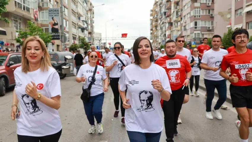 Karabağlar’da 10. Bağımsızlık Koşusu’na bin 200 kişi katıldı haberinin görseli
