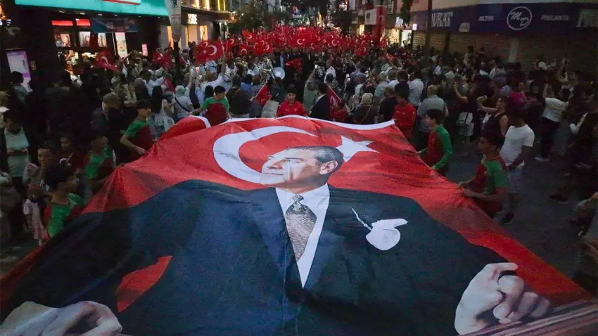 Karşıyaka’da 19 Mayıs coşkusu kortejle taçlandı haberinin görseli