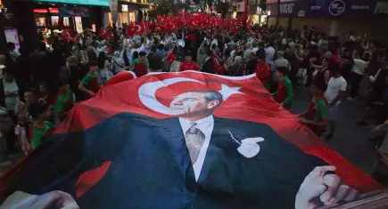 Karşıyaka’da 19 Mayıs coşkusu kortejle taçlandı