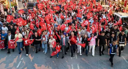 Torbalı’da 19 Mayıs coşkusu binlerce kişinin katıldığı kortejle zirveye ulaştı