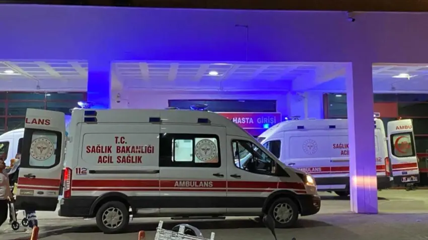 Yağmurda kontrolden çıkan Tır karşı şeride daldı: Minibüsteki 11 yolcu yaralandı!  haberinin görseli