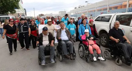 Çiğli’de ‘Engelsiz Şenlik’ coşkusu: ZİÇEV öğrencilerinden anlamlı gösteri