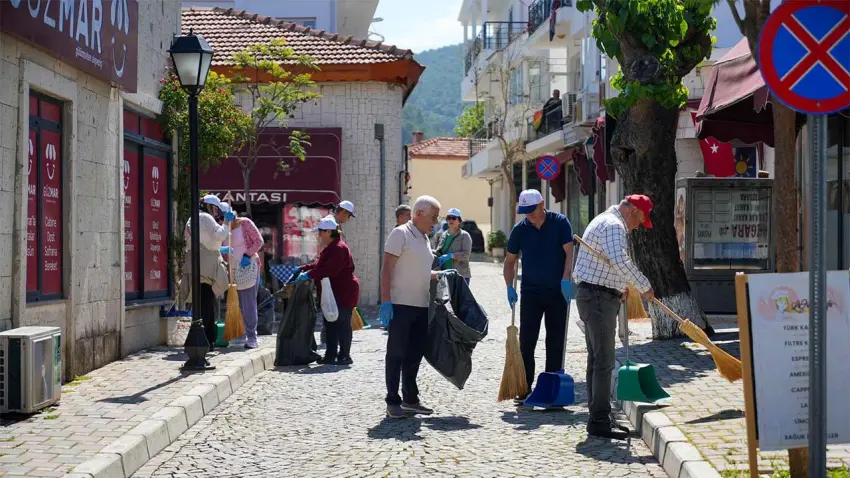 Güzelbahçe Belediyesi’nden bayram öncesi temizlik seferberliği  haberinin görseli