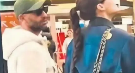 Hande Erçel ile yeni sevgilisi Onur Güvenatam havalimanında yakalandı