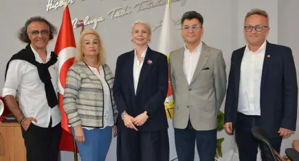İZFAŞ Genel Müdürü Cumalıoğlu’ndan İzmir Gazeteciler Cemiyeti’ne ziyaret
