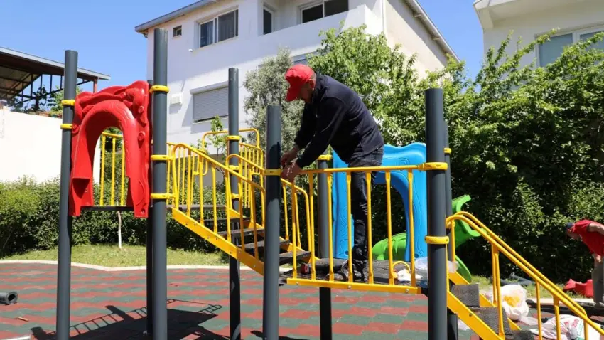 Menderes’te park yenileme çalışmaları sürüyor: Şehit Mustafa Mutlu Parkı yenilendi haberinin görseli