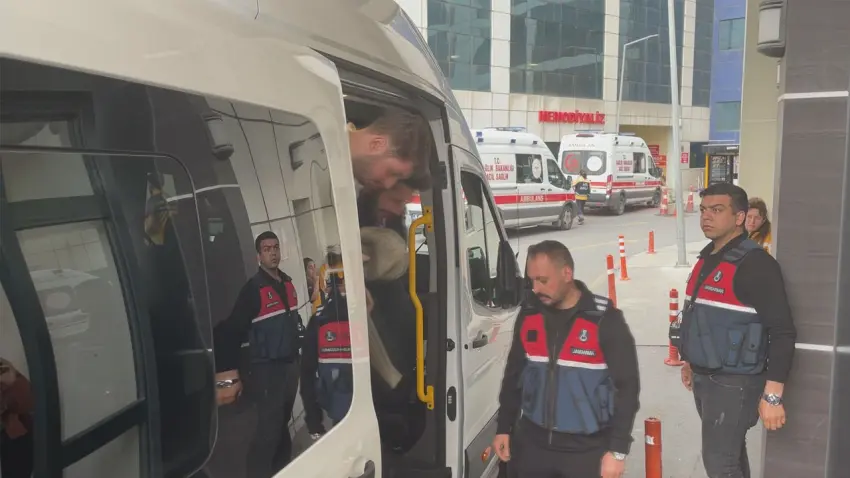 Ünlülere yönelik uyuşturucu operasyonunda gözaltına alınanlar sağlık kontrolüne getirildi haberinin görseli
