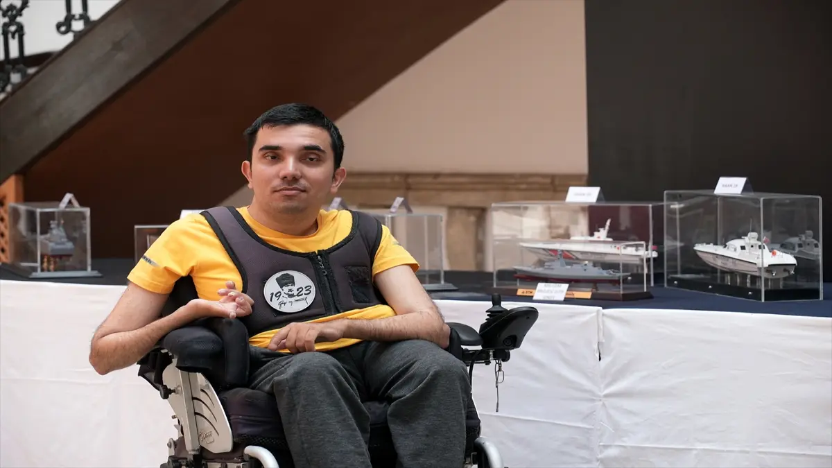 Askeri araç tutkusunu maket koleksiyonuna dönüştürdü görseli