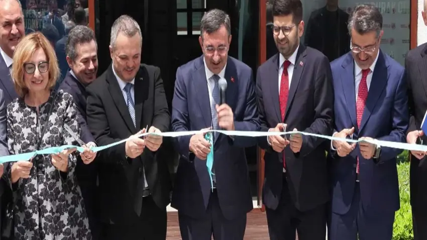 Cevdet Yılmaz İstanbul'da açıkladı: Türkiye'de 90 bine yakın uluslararası şirket faaliyet gösteriyor haberinin görseli