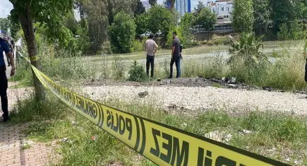 Ceyhan Nehri'nde balık tutan vatandaşlar fark etti: Sudan erkek cesedi çıkarıldı