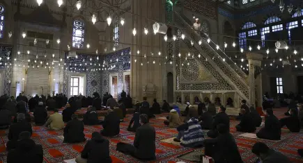 Cuma hutbesinde ‘sosyal medya’ uyarısı