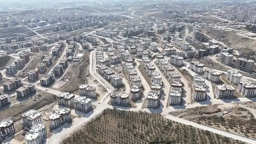 Deprem bölgesinde yerinde dönüşüme dev güvence: Hibe ve kredilere haciz konulamayacak! haberinin görseli