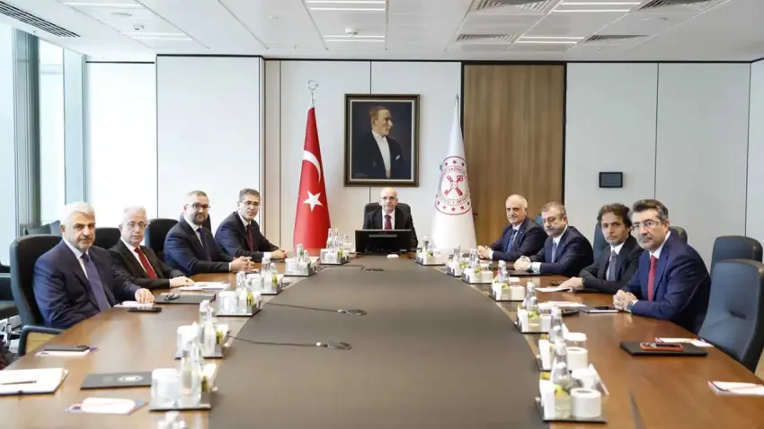 Ekonomi yönetiminden siyasi şok mesajı: Türkiye ekonomisi şoklara karşı dirençli haberinin görseli