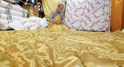 İnegöl'den İngiliz sarayına uzanan zanaat: Kraliçe Elizabeth’e yorgan diken usta zamana direniyor!