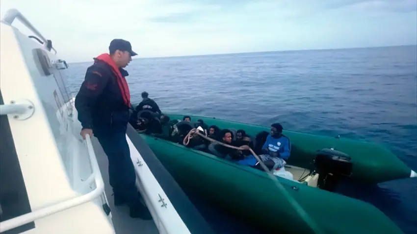 İzmir açıklarında göçmen hareketliliği haberinin görseli