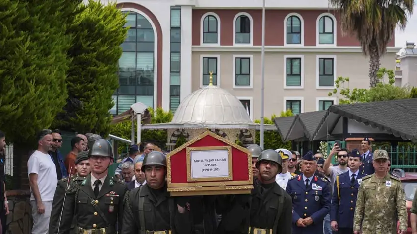 Kalp Krizi Geçiren Akhisar Garnizon Komutanı İzmir’de son yolculuğuna uğurlandı haberinin görseli