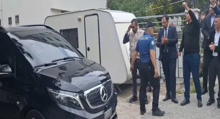 Kılıçdaroğlu sahaya indi: Halkın umudu sloganlarıyla evinden uğurlandı