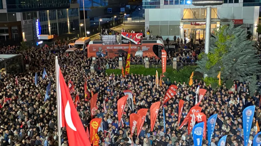 özgür özel
