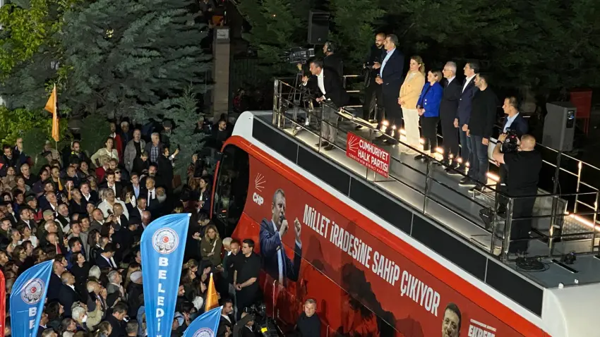 Özgür Özel: Atanmış kayyımlar bu partiyi yönetemezler haberinin görseli