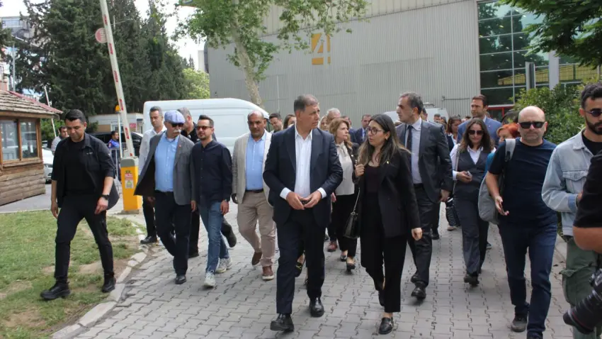 Tugay ve CHP Grubundan Butlan Kararına Karşı Destek Yürüyüşü haberinin görseli