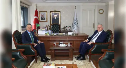 Yargıtay Onursal Başkanı Akarca’dan İzmir Eğitim Müfettişleri Başkanı Koray Aykurt’un kitabına övgü