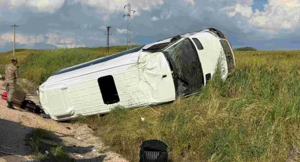 Diyarbakır’da yolcu minibüsü şarampole devrildi: 19 kişi yaralandı