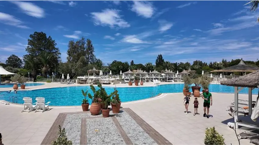 Foça’da turizm sezonu yabancı konuklarla açıldı haberinin görseli