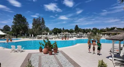 Foça’da turizm sezonu yabancı konuklarla açıldı