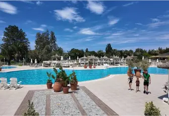 Foça’da turizm sezonu yabancı konuklarla açıldı