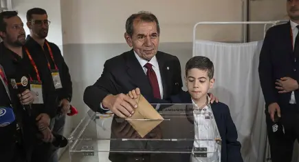 Galatasaray’da seçimli genel kurul başladı: Dursun Özbek tek aday