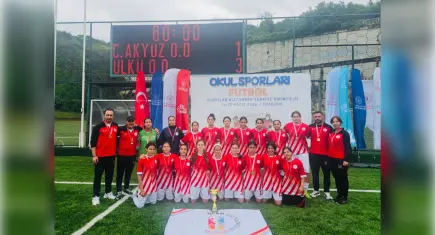 İzmirli kız futbol takımı Türkiye Şampiyonu oldu