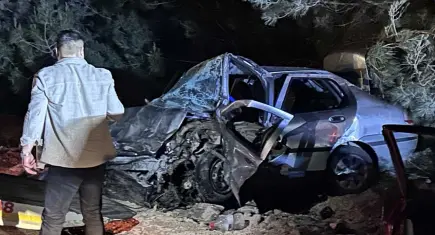 Adana'da iki otomobil çarpıştı: 2 ölü, 3 yaralı