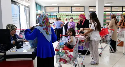 Bornova’da bayram öncesi sosyal destek