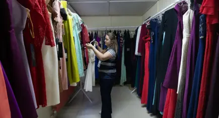 Büyükşehir’den mezuniyet sevinci için kıyafet desteği