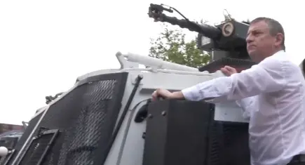 CHP’de tahliye krizi: Özel TOMA’nın üzerine çıktı!