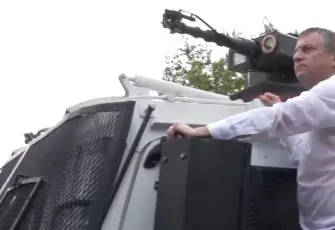CHP’de tahliye krizi: Özel TOMA’nın üzerine çıktı!