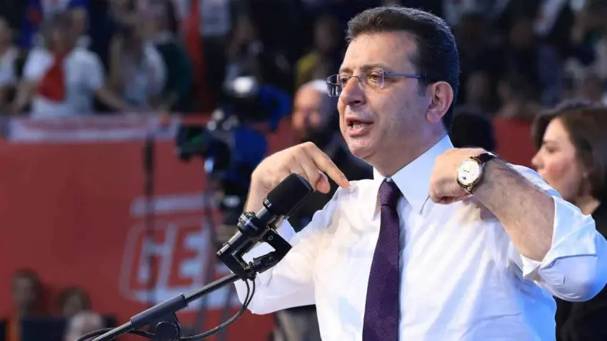 İmamoğlu'ndan açıklama: Mücadeleye devam edeceğiz haberinin görseli
