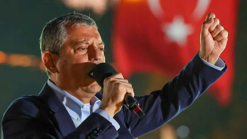İzmir’den Özgür Özel’e destek mesajları haberinin görseli