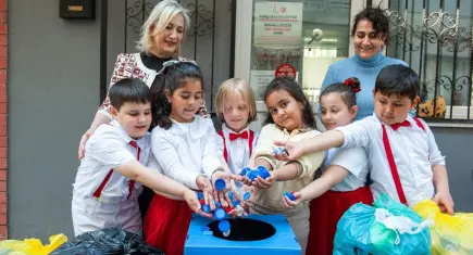 Karşıyaka’da Mavi Kapak dayanışması büyüyor